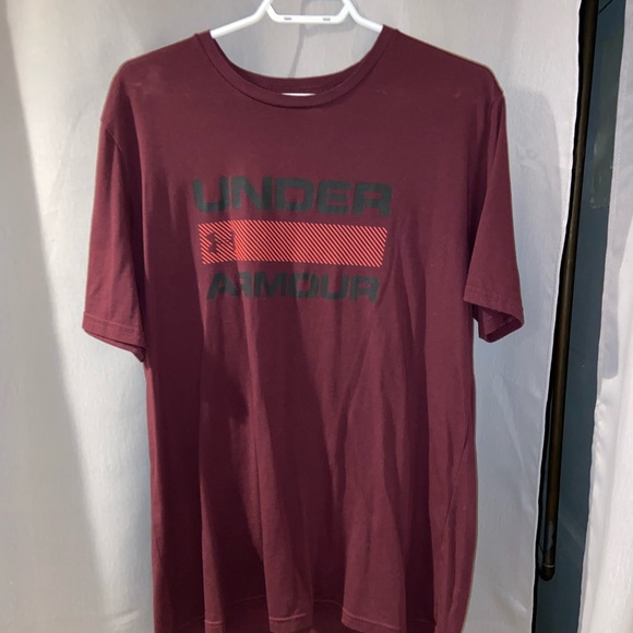 Under Armour Shirts - Picture 5 of 6